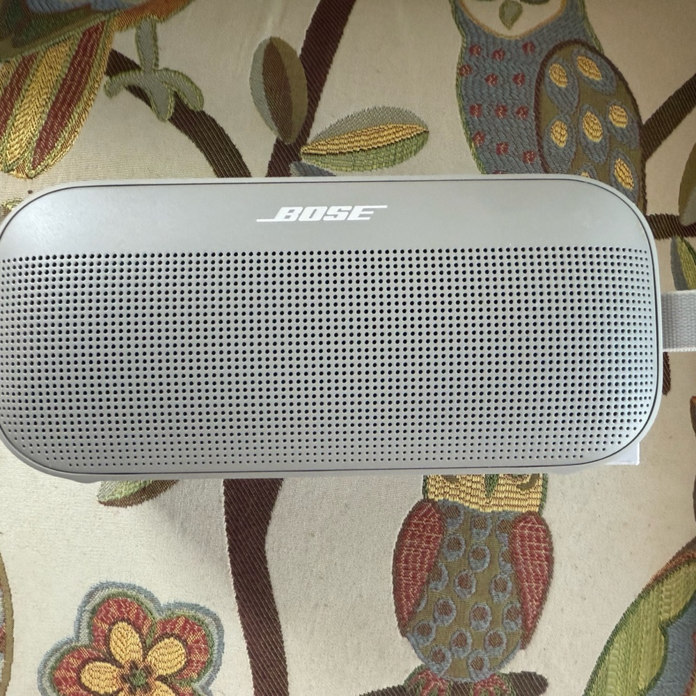 Bose SoundLink Flex Portable Bluetooth Waterproof Speaker - sand - like NEW